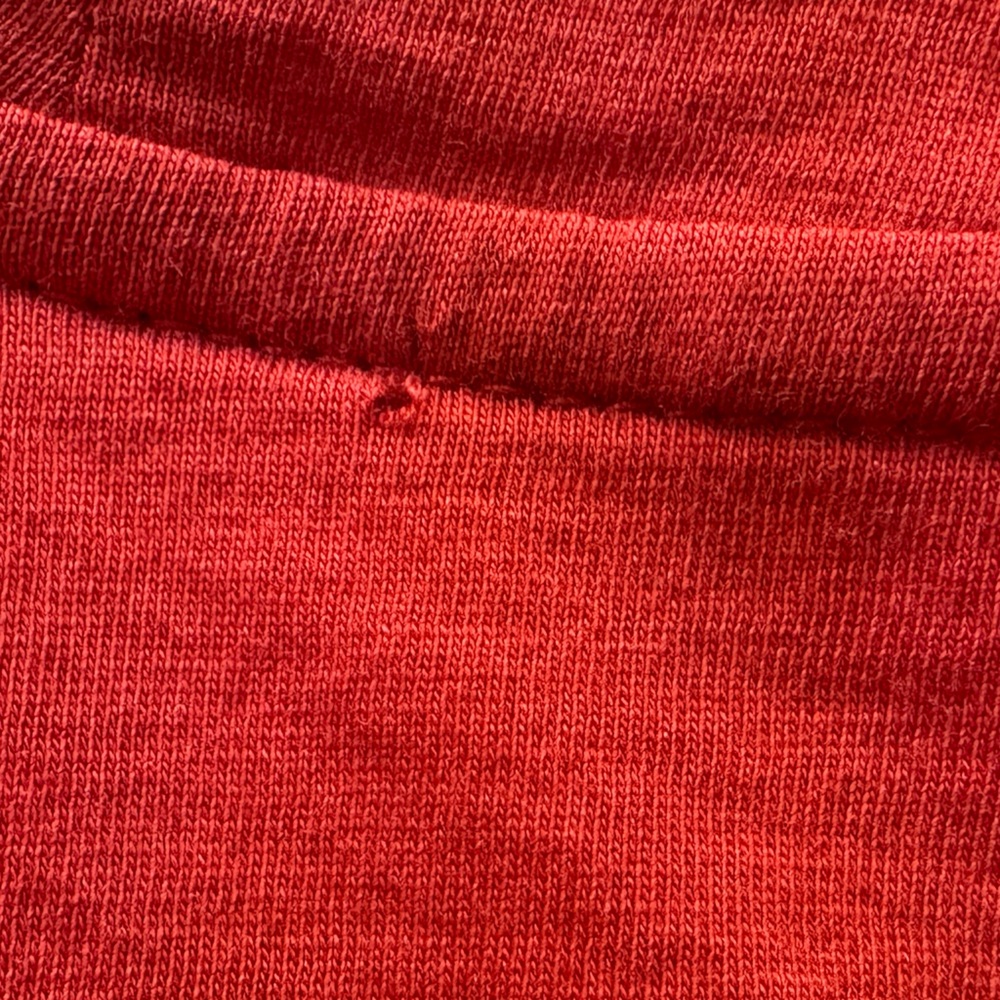 Vince essential Pima cotton crew neck T-shirt (L, vermillion) - has flaw - Picture 10 of 10